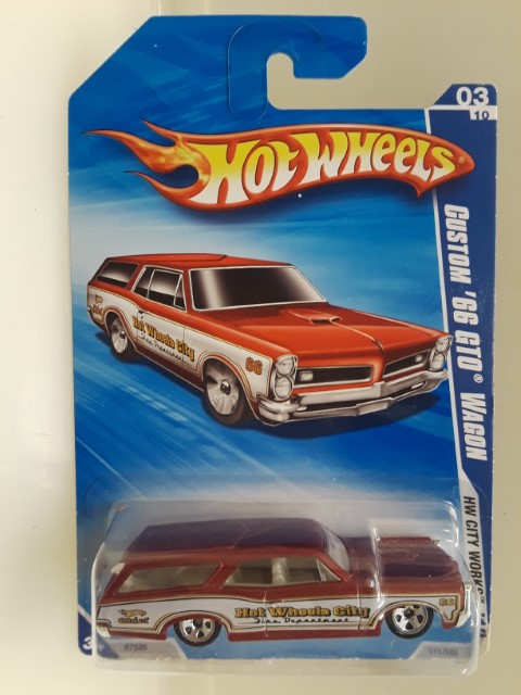 Hot Wheels 2010 HW City Works 3/10 CUSTOM '66 GTO WAGON RED 111/240 Dog In Back